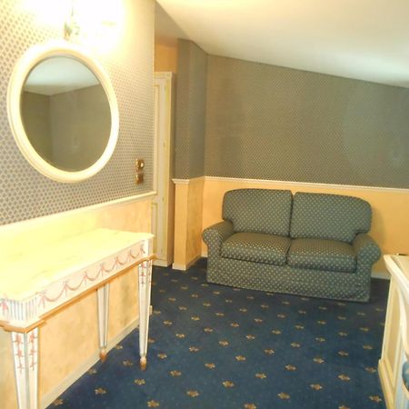 Hotel Ristorante La Lanterna Calvizzano Esterno foto