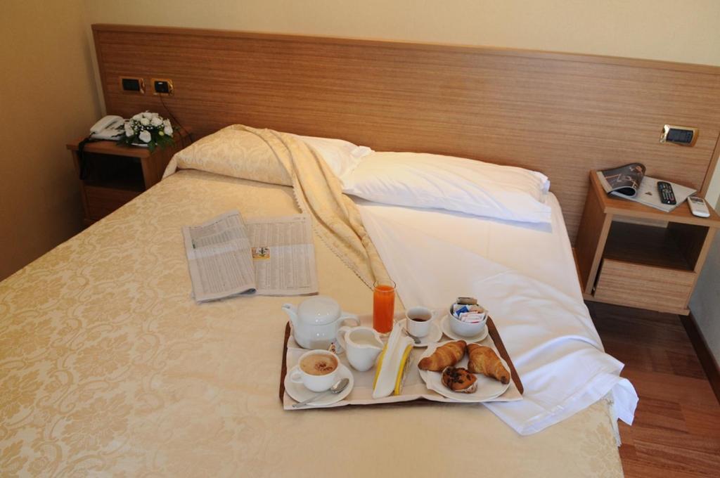 Hotel Ristorante La Lanterna Calvizzano Esterno foto
