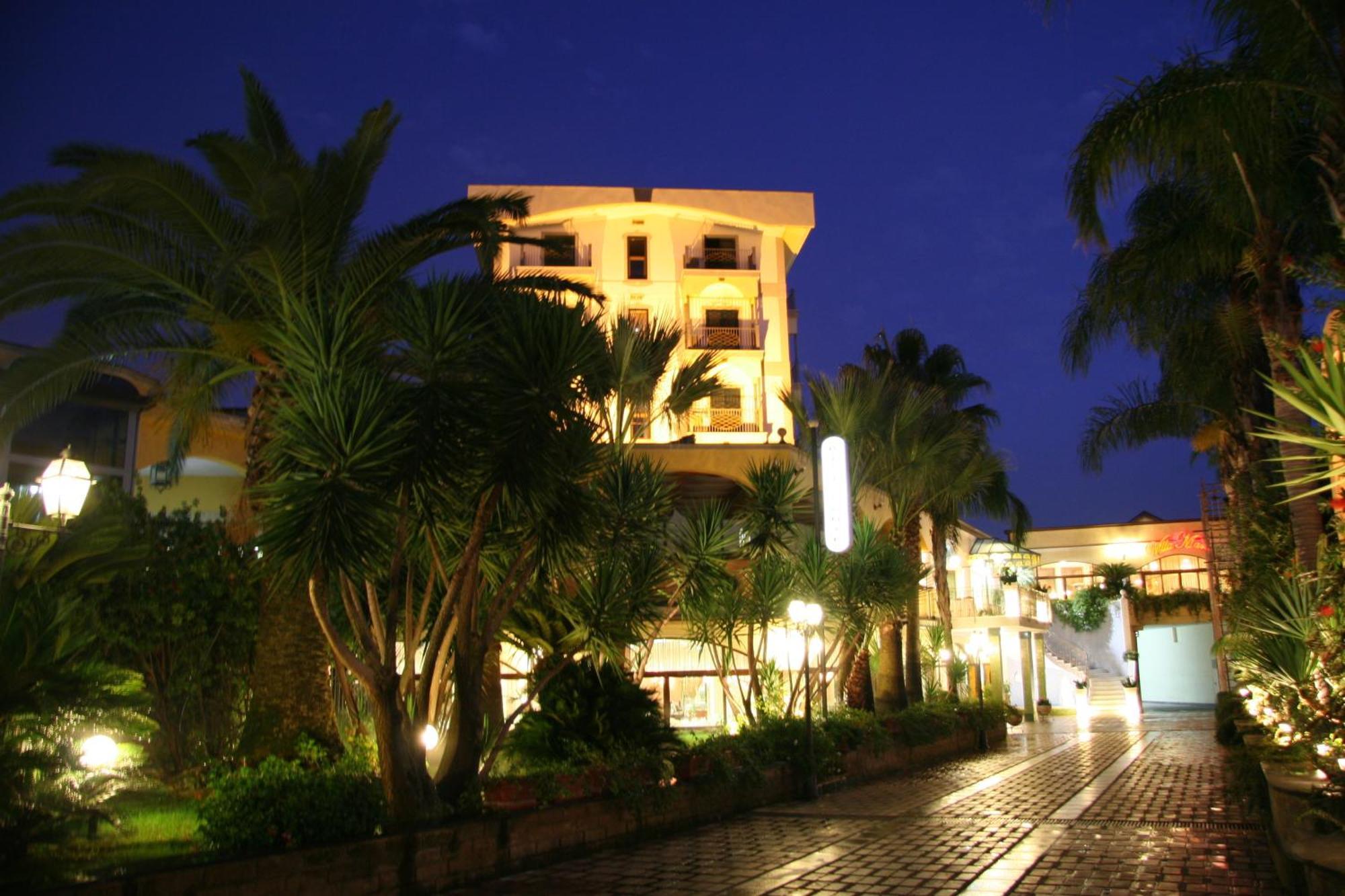 Hotel Ristorante La Lanterna Calvizzano Esterno foto