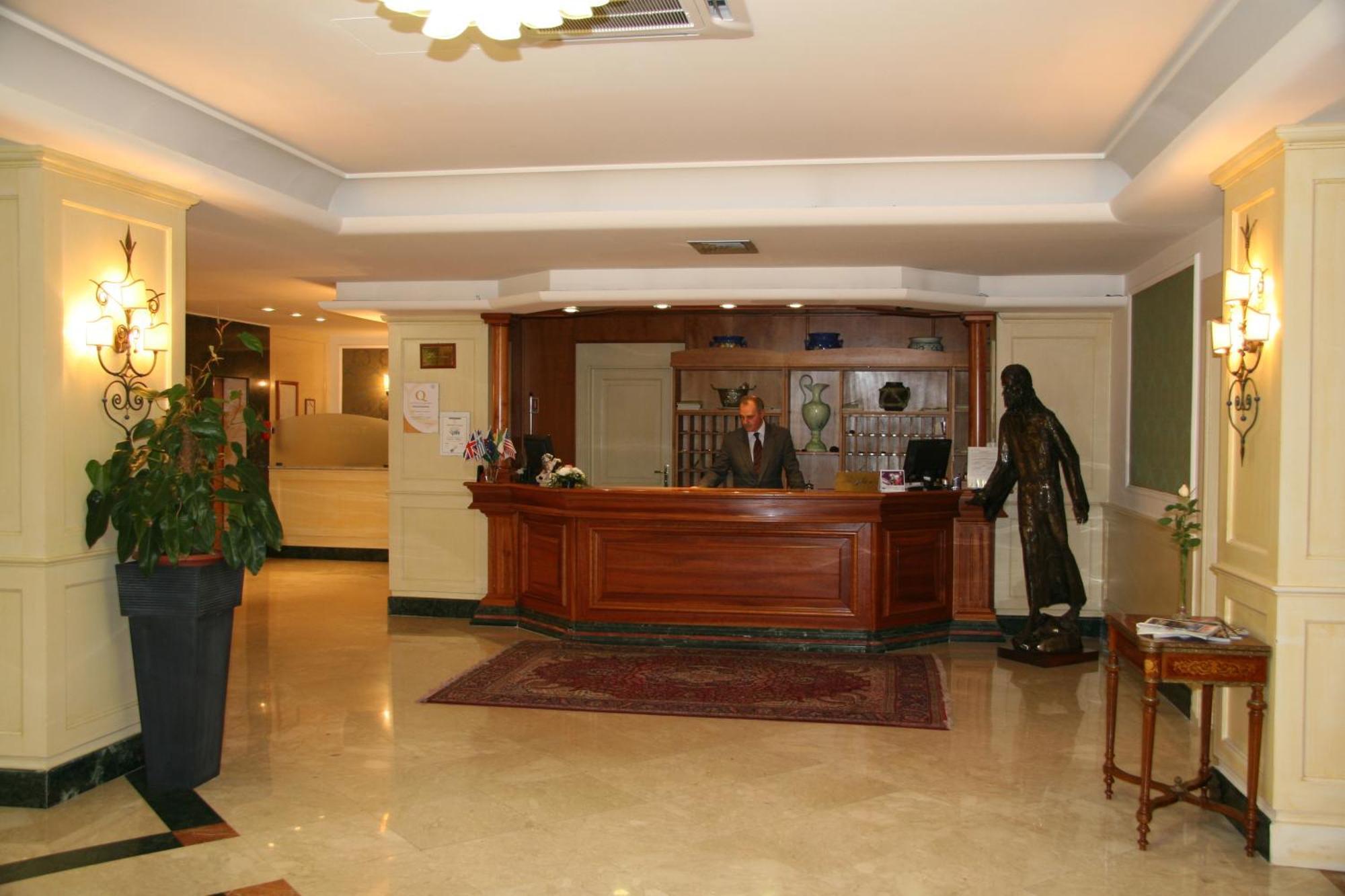 Hotel Ristorante La Lanterna Calvizzano Esterno foto
