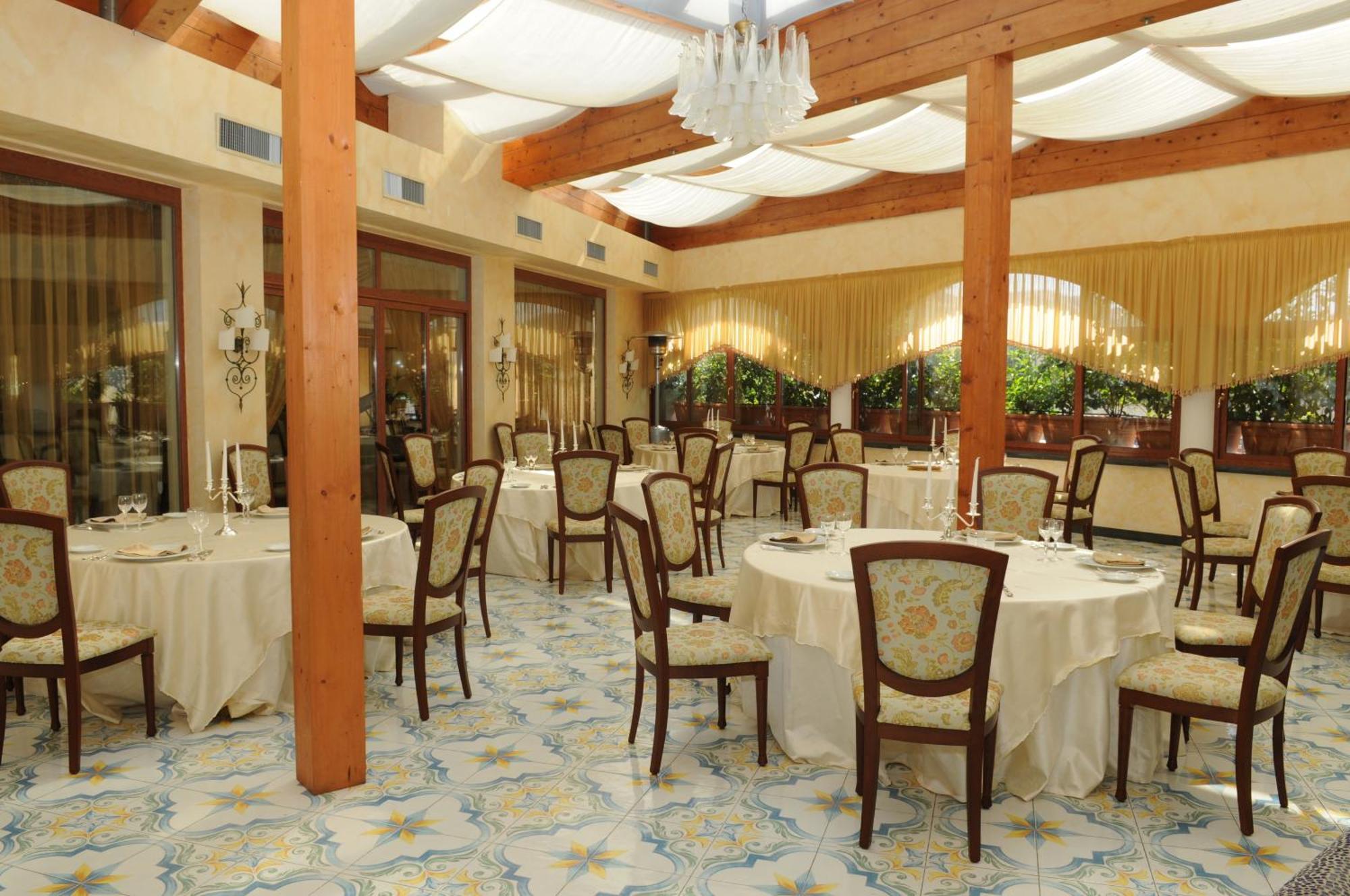 Hotel Ristorante La Lanterna Calvizzano Esterno foto