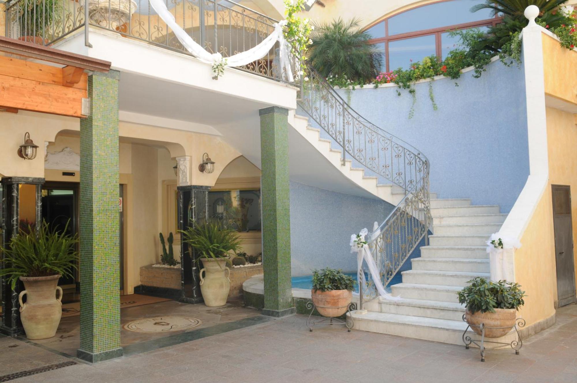 Hotel Ristorante La Lanterna Calvizzano Esterno foto