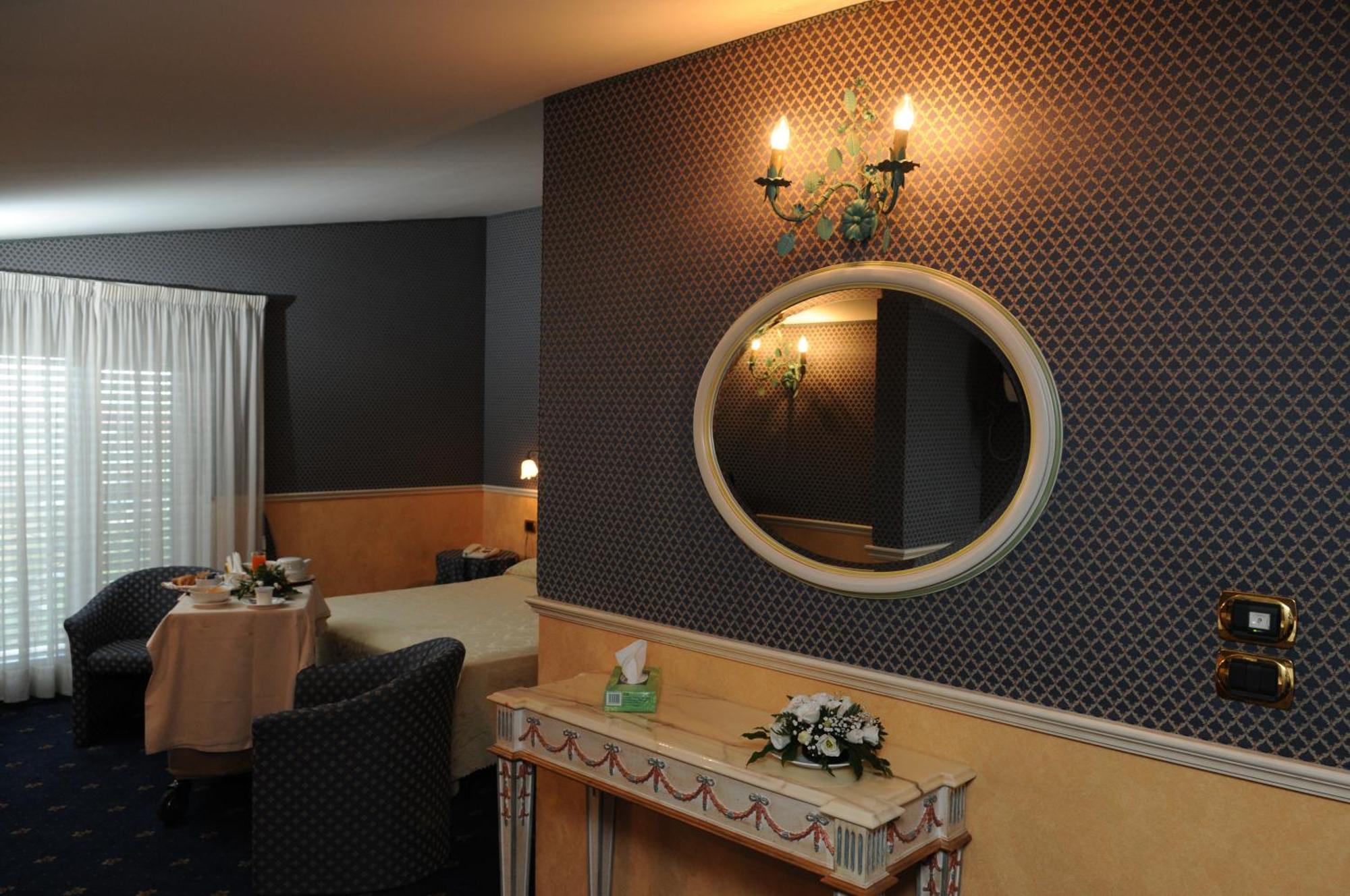 Hotel Ristorante La Lanterna Calvizzano Esterno foto