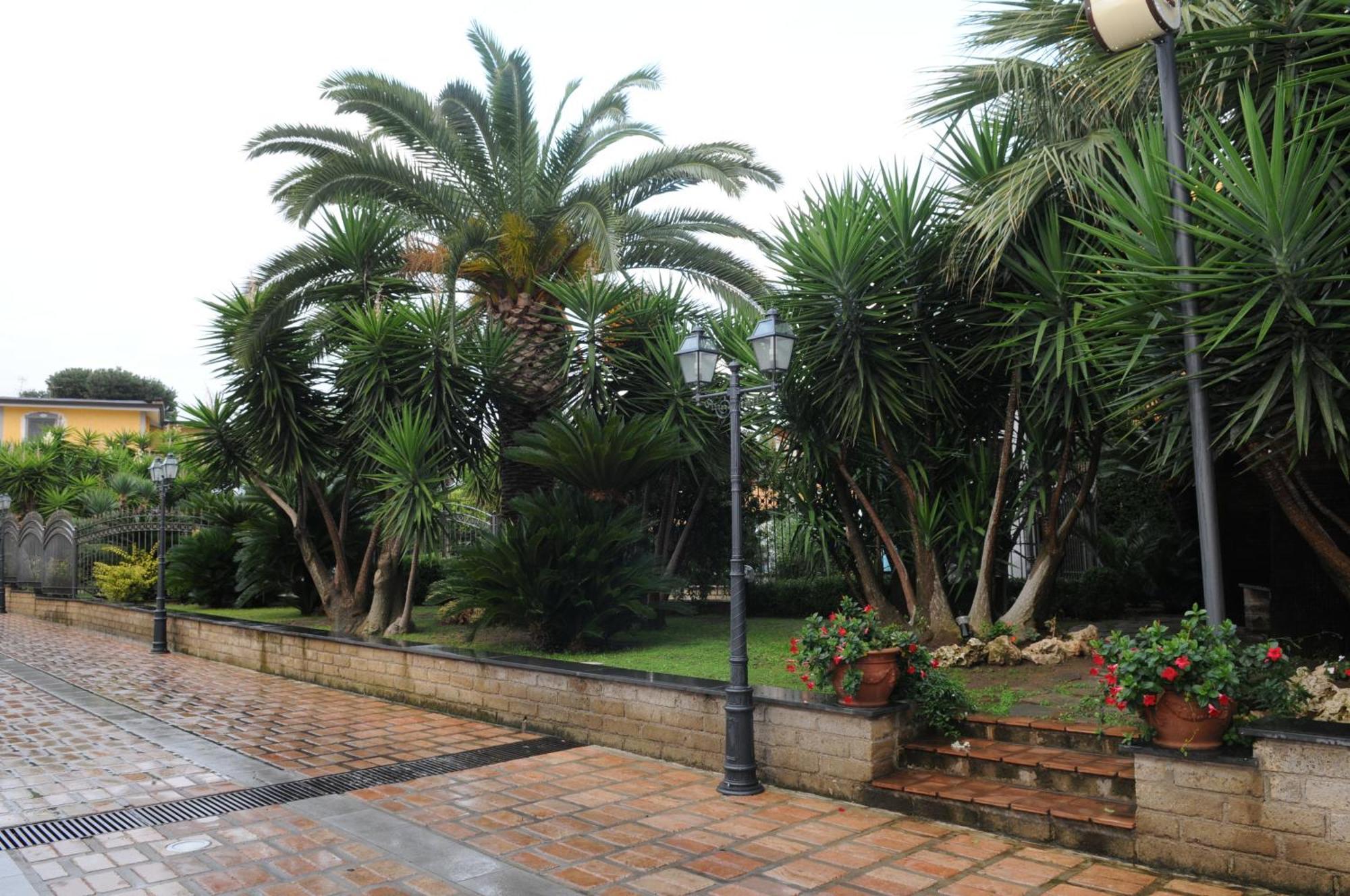 Hotel Ristorante La Lanterna Calvizzano Esterno foto