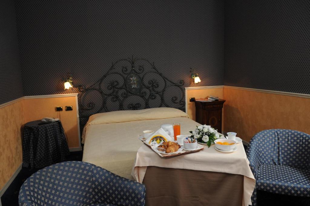 Hotel Ristorante La Lanterna Calvizzano Camera foto